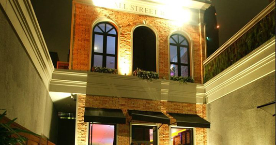 Segunda-Feira tem Happy Hour com cerveja gelada no Wall Street Bar
