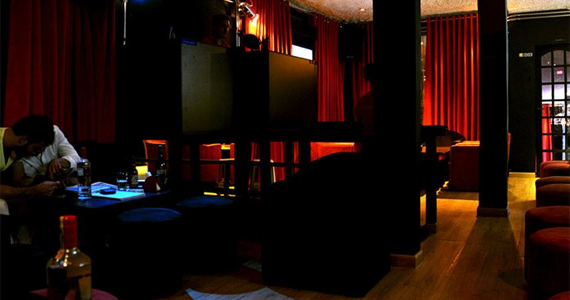 Yellow K tem noite descontraída com karaokê Yellow K tem noite descontraída com karaokê