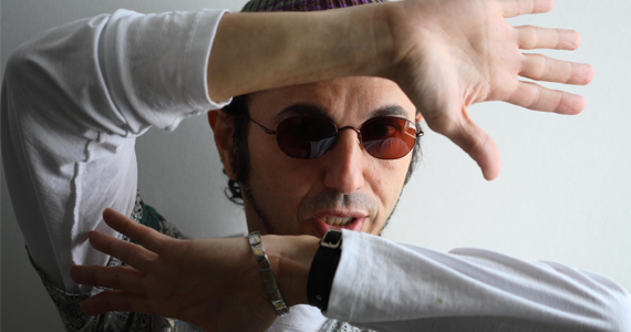Zeca Baleiro faz show para a Virada Cultural em São Paulo no Sesc Belenzinho