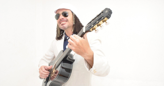 Show de Zé do Bêlo no palco do Estação Caneca neste sábado