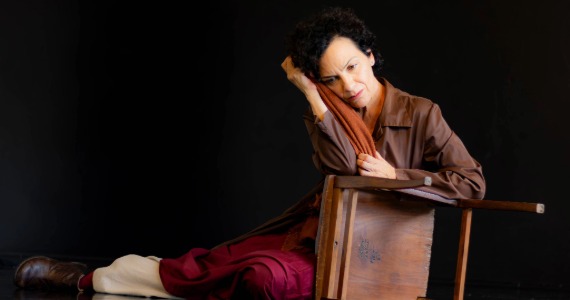 A Recaída estreia no Atelier Cênico com drama sobre luto e resistência A Recaída estreia no Atelier Cênico com drama sobre luto e resistência