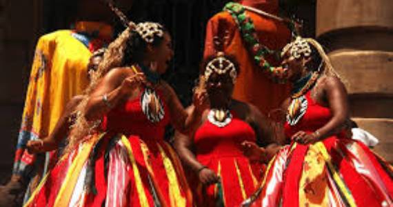 Afoxé Omodé Obá celebra com cortejo de Ijexá e celebração ancestral