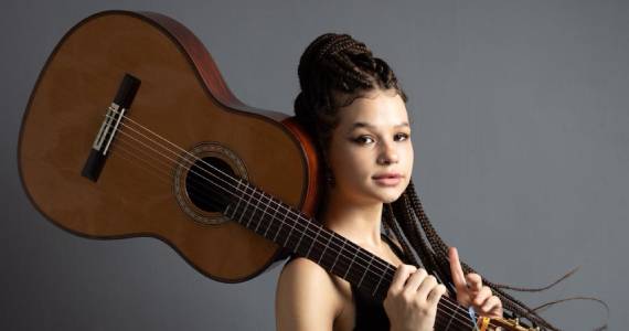 Indicada ao Grammy, Analu apresenta show gratuito em São Paulo