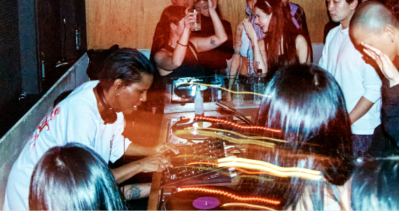 DJ Anthea faz estreia no Starlane São Paulo com noite de house e techno DJ Anthea faz estreia no Starlane São Paulo com noite de house e techno