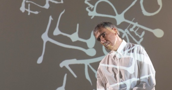 Arnaldo Antunes apresenta o álbum “Novo Mundo” no Sesc Pinheiros Arnaldo Antunes apresenta o álbum “Novo Mundo” no Sesc Pinheiros