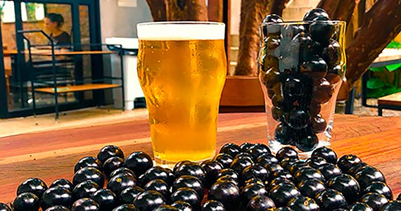 BEC Bar oferece brasagem de witbier com jabuticaba e cerveja no estilo rauchbier Eventos BaresSP 570x300 imagem