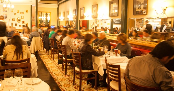 Bistrot de Paris mantém tradição francesa na semana pós-Natal Bistrot de Paris mantém tradição francesa na semana pós-Natal