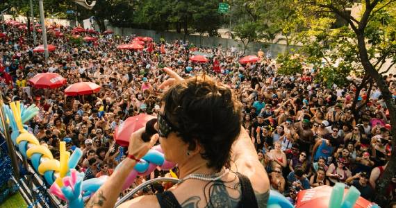 Di Ferrero comanda bloco com Badauí e sucessos do NX Zero