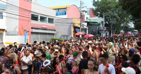 Bloco do Preto celebra a essência do carnaval de rua em Pinheiros