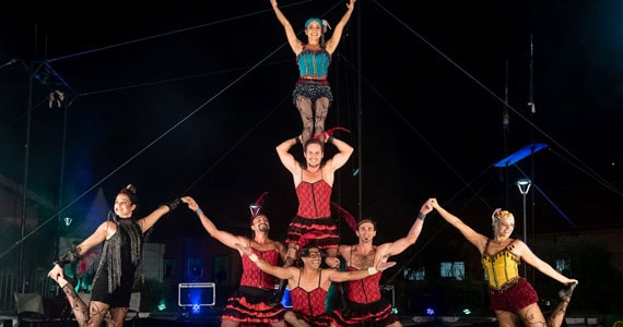 Um show com trapézios, tecido acrobático e equilíbrio com Cabaret Volant no Tendal da Lapa Eventos BaresSP 570x300 imagem