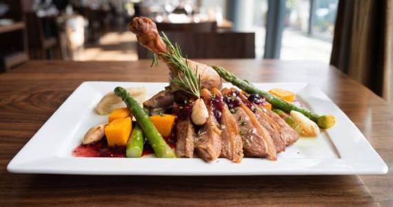 Holiday Inn celebra o Dia das Mães com almoço especial em SP