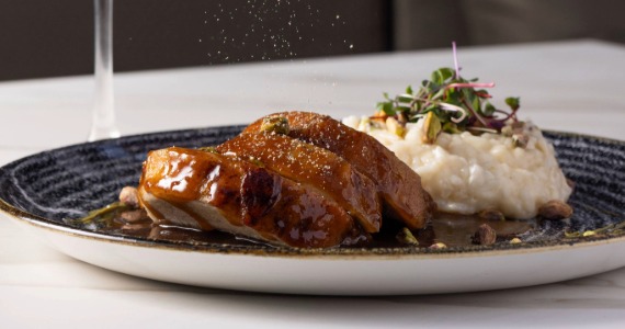 Cantaloup celebra o Natal com ceia assinada pelo chef Valdir Cantaloup celebra o Natal com ceia assinada pelo chef Valdir