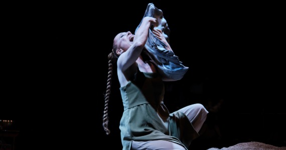 Queda de Baleia volta em cartaz na capela de cemitério em São Paulo Queda de Baleia volta em cartaz na capela de cemitério em São Paulo