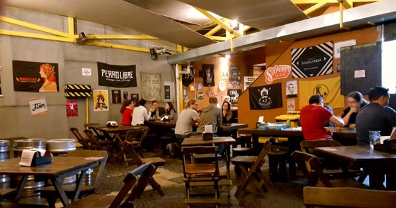 Banda Mary Jane comanda o som no Bar Cerveja Artesanal