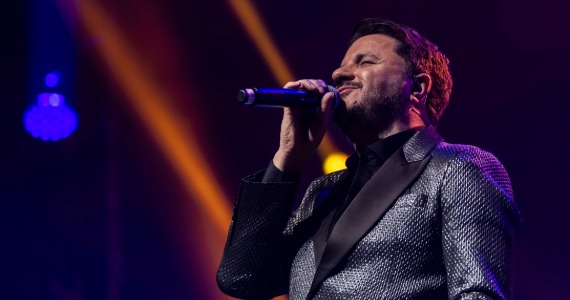 Maurício Manieri faz show especial de fim de ano no Espaço Unimed Maurício Manieri faz show especial de fim de ano no Espaço Unimed