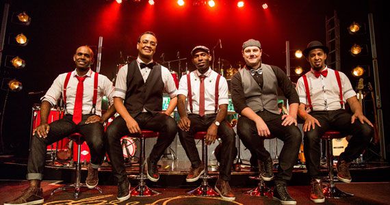 Grupo Dose Certa anima a noite com muito samba no Traço de União Grupo Dose Certa anima a noite com muito samba no Traço de União