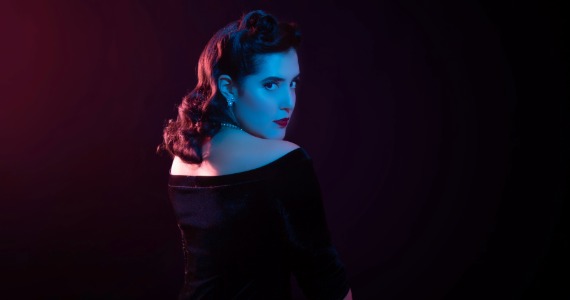 Carol Carmin lança o disco “Azul Carmin” no GoPub Carol Carmin lança o disco “Azul Carmin” no GoPub