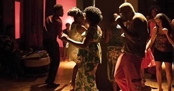 Virada Cultural 2017 tem cinema ao Ar Livre com o filme “Era o Hotel Cambrigde” no Refugiados e Imigrantes Eventos BaresSP 570x300 imagem