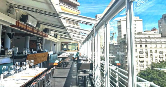 Esther Rooftop comemora 9 anos com arte e menu especial Esther Rooftop comemora 9 anos com arte e menu especial