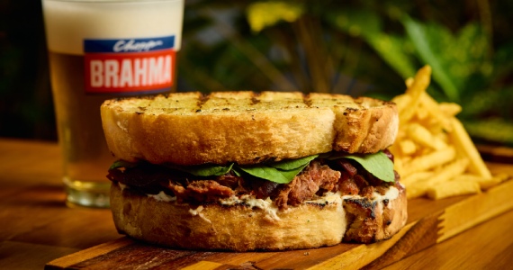 Dia do Sanduíche no Expedito Bar e Espeto