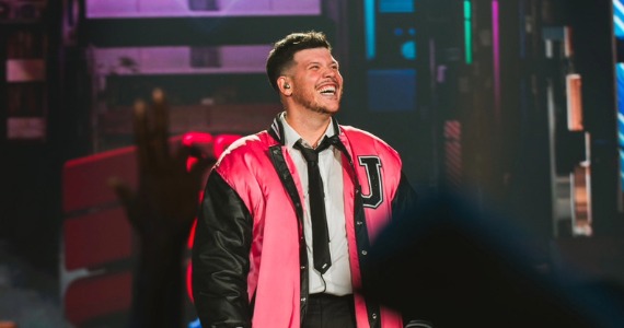 Ferrugem encerra turnê de 10 anos com show na Vibra São Paulo Ferrugem encerra turnê de 10 anos com show na Vibra São Paulo