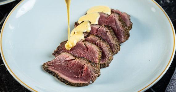 Beefbar apresenta menu especial de Dia das Mães com assinatura de Diego Porto