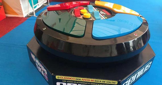 Brinquedos clássicos dos anos 80 em tamanhos gigantes na Praça Caminhos da Lapa