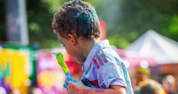 Holi Festival em SP: Cores e Gastronomia no Largo da Batata