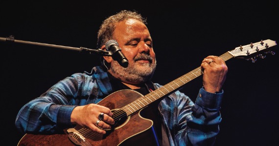 Leo Jaime apresenta show intimista no Blue Note São Paulo