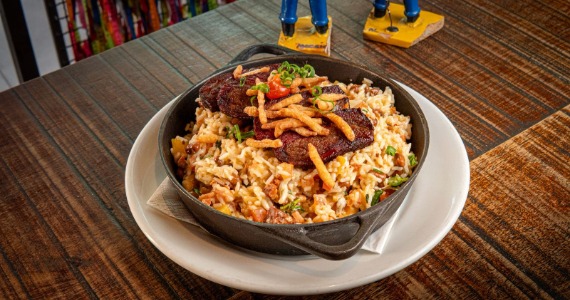 Macaxeira celebra 10 anos com pratos especiais e música ao vivo