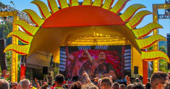 Pool Party da Véia em Suzano: Festa de Flashback no Magic City