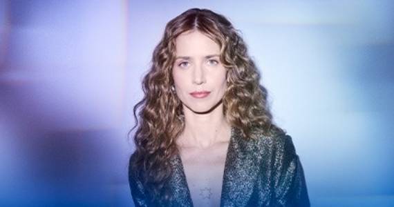 Mel Lisboa canta Rita Lee em versão acústica no Blue Note SP