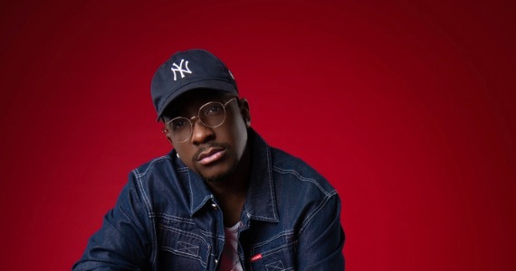 Mumuzinho apresenta turnê “Conectado” na Varanda Estaiada Mumuzinho apresenta turnê “Conectado” na Varanda Estaiada