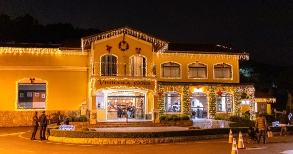 Vinícola Góes celebra o Natal com música, arte e luzes Vinícola Góes celebra o Natal com música, arte e luzes