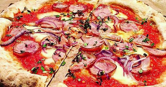 Napoli Centrale celebra o Dia da Pizza com sabores inéditos e happy hour no mês de julho Eventos BaresSP 570x300 imagem