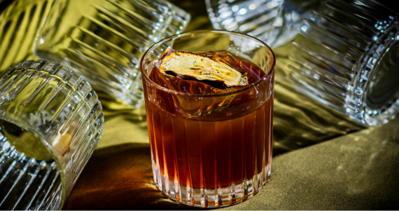 Drink autoral da SEEN que é uma releitura do Negroni