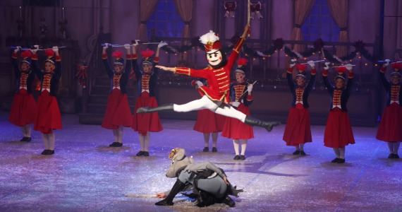 Cisne Negro abre a 42ª temporada de O Quebra-Nozes no Ibirapuera Cisne Negro abre a 42ª temporada de O Quebra-Nozes no Ibirapuera