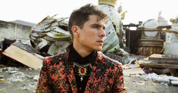 Rodrigo Vellozo estreia espetáculo cênico sobre a obra de Chico Buarque no Blue Note SP