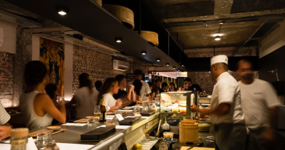 BaresSP Standing Sushi Bar convida LosDos Cantina para um jantar nipo-mexicano em São Paulo 