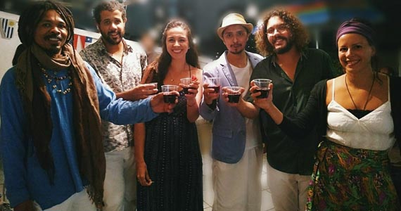 Grupo Sarrabulho comanda a noite com muito forró no Boteco do Urso Grupo Sarrabulho comanda a noite com muito forró no Boteco do Urso