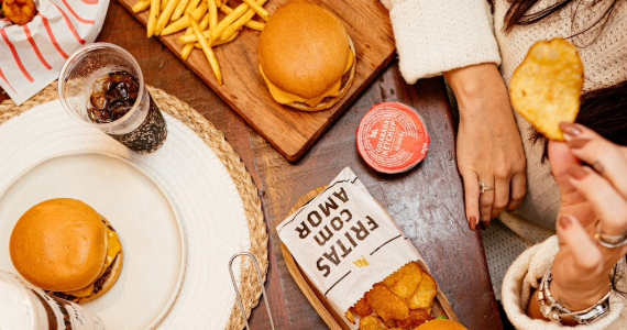 T.T. Burger - Pinheiros celebra Dia do Hambúrguer com ação especial