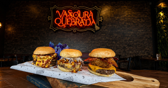 Vassoura Quebrada promove torneio para eleger novo hambúrguer mágico da rede Vassoura Quebrada promove torneio para eleger novo hambúrguer mágico da rede