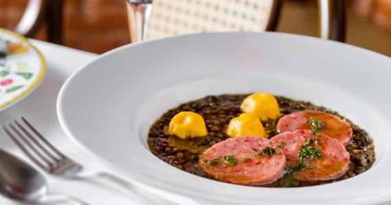 Tre Bicchieri celebra festas com menus especiais