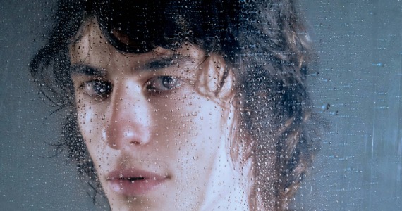 Peça “Triste! Triste... Triste?” aborda o luto e a busca por identidade no Teatro do Núcleo Experimental Peça “Triste! Triste... Triste?” aborda o luto e a busca por identidade no Teatro do Núcleo Experimental