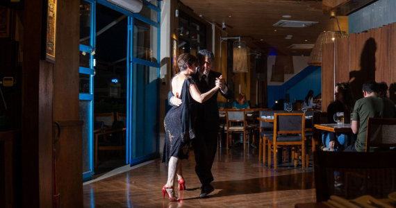 Noite de Tango no URU Mar y Parrilla reúne dança e gastronomia uruguaia