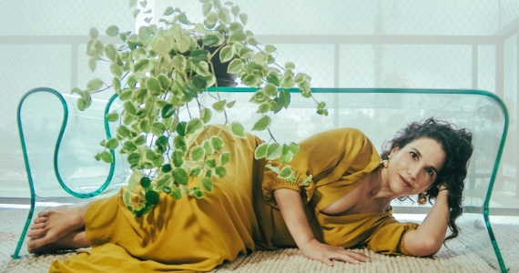 Verônica Ferriani apresenta show sobre maternidade e vivências femininas no SESC Pinheiros