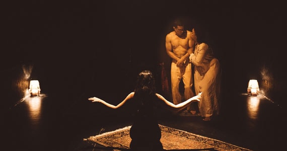 A peça “Abelha Rainha” no Teatro Arthur Azevedo