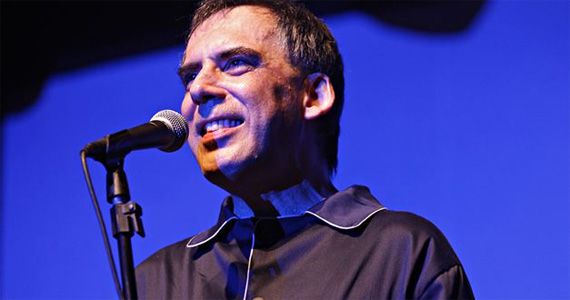 Arnaldo Antunes volta ao palco do Theatro Net de São Paulo com a turnê “A Casa É Sua”