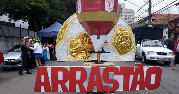 Bloco Arrastão da Vila Guarani na Av. Diederichsen
