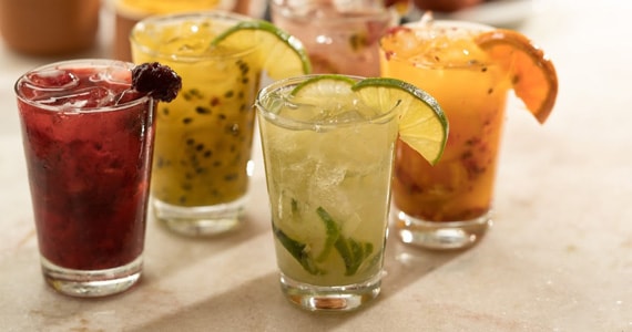 Restaurante Baiano de Dois comemora o Aniversário de São Paulo com Caipirinha de boas vindas